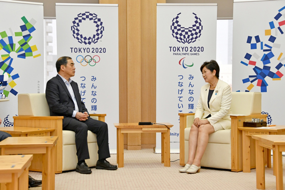 Image of Governor Koike meeting Chinese Ambassador 2