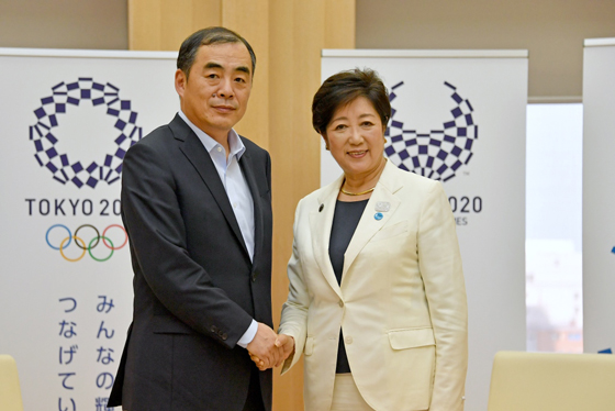 Image of Governor Koike meeting Chinese Ambassador 1