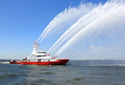 大型化学消防艇の写真