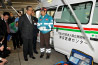 写真：災害医療支援車「東京DMATカー」の視察